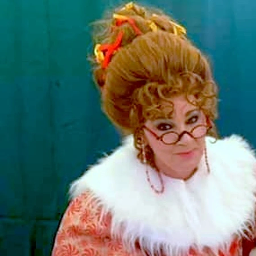 Jacqueline Hannan as Mrs Senga Claus