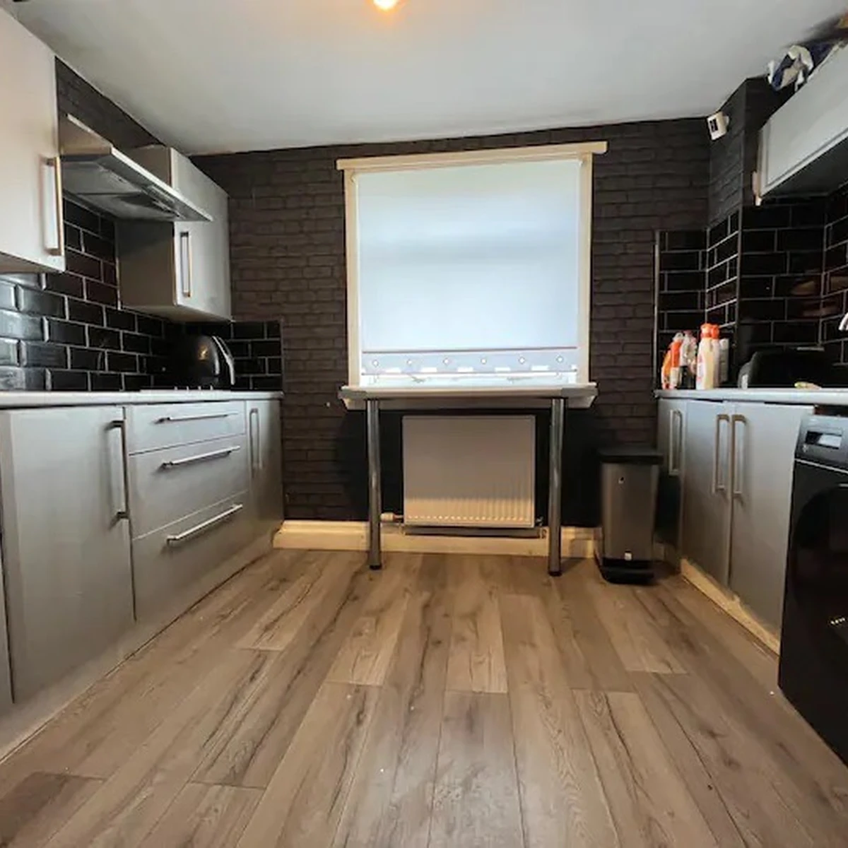 Shared fitted kitchen at Tillicoultry Room Rentals