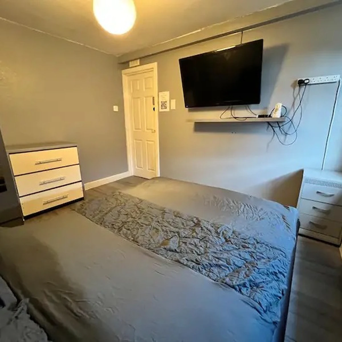 Furnished Room 2 at Tillicoultry Room Rentals