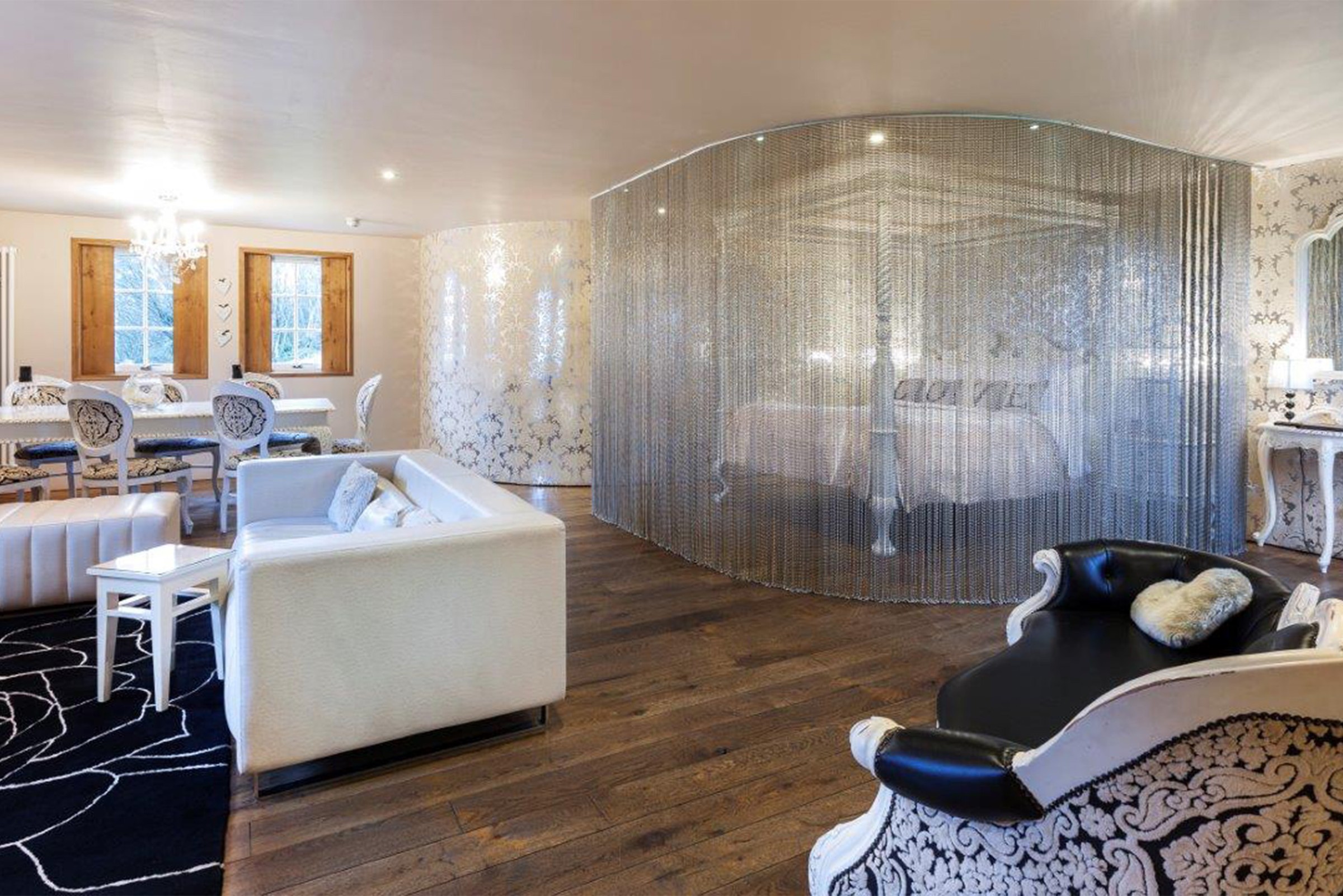 Lounge and bathing area in the Glenskirlie Castle Suite.