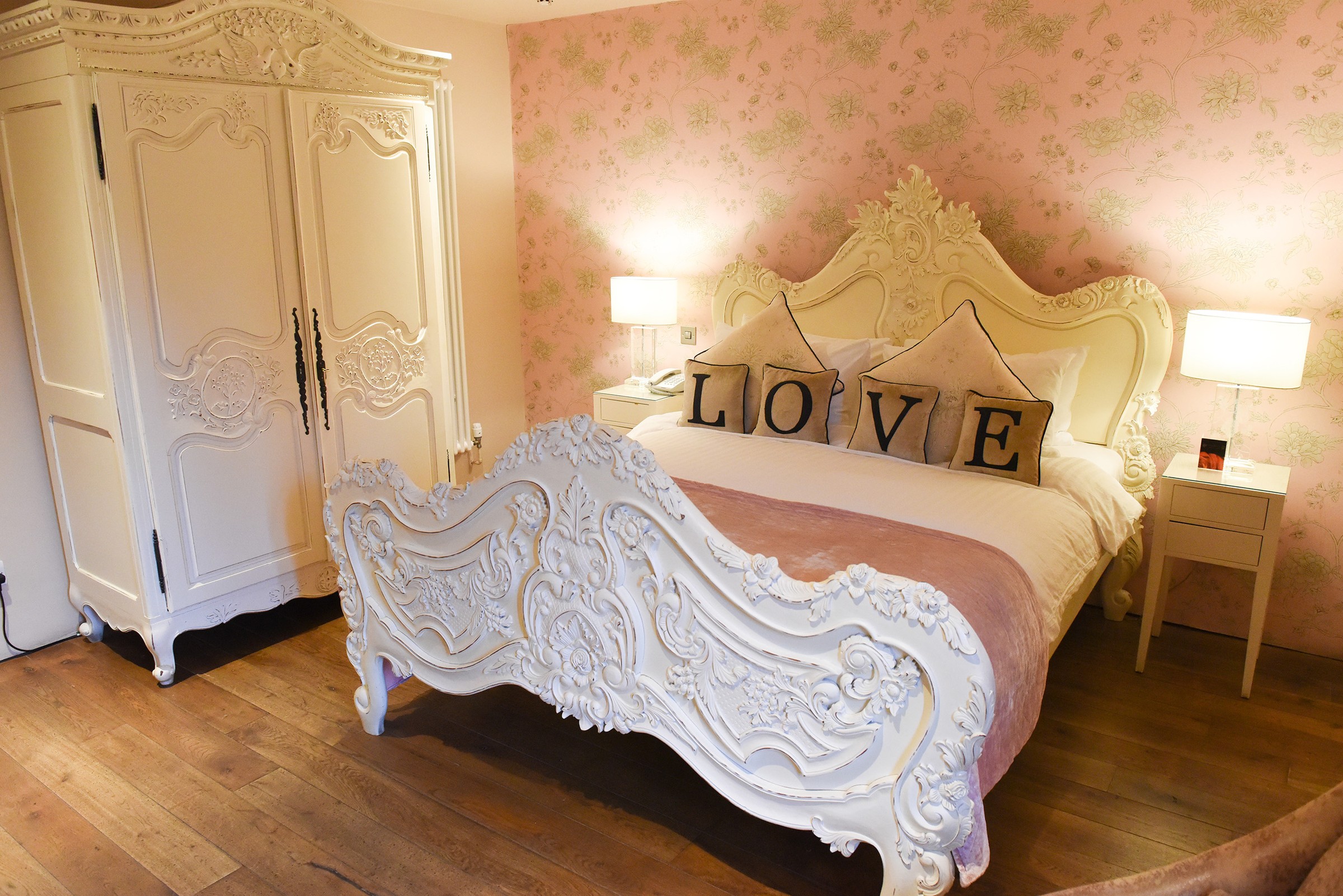 Ornate deluxe double bedroom at Glenskirlie.